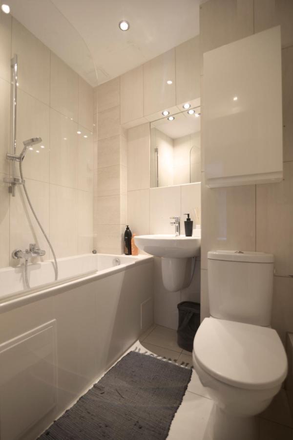 By The River And City Center - Comfortable Rooms Breslavia Esterno foto