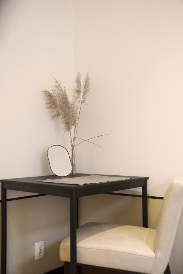 By The River And City Center - Comfortable Rooms Breslavia Esterno foto